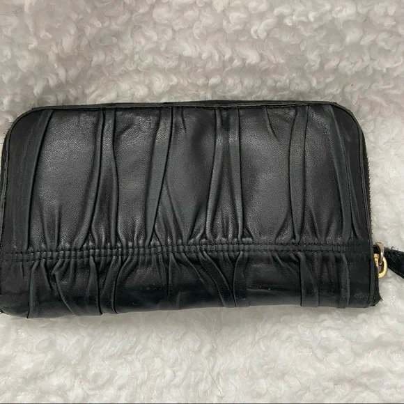SOLD - PRADA NAPPA GAUFRE LEATHER ZIP AROUND WALLET NERO BLACK - Picture 2 of 11